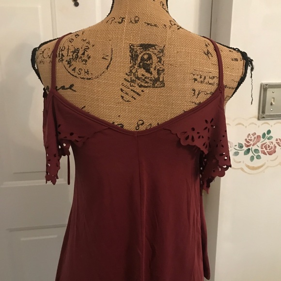Women’s alya off the shoulder top - Picture 7 of 7